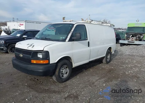 2011 Chevrolet Express 2500 Work Van z USA, uszkodzony, nr VIN 1GCWGFFA3B1126116